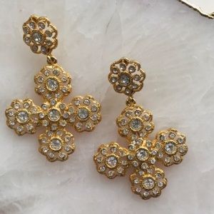 ✨ BCBG Gold Rhinestone Earring 2”x3” ✨